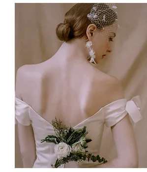 2020 One-shoulder retro satin-faced bryllup kjole med hvid sløjfe A-linje trave brudekjole
