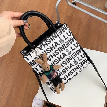Unikt Design Efterår/vinter skuldertaske Kvindelige Populære Nye koreanske Vilde Mode Messenger Taske Ins Håndtaske Square Bag Bredde: 20cm