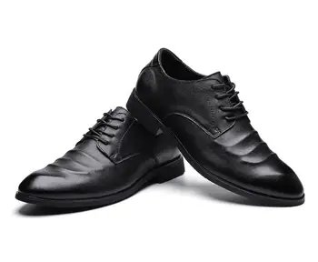 2020 Mænd sko spring nye og store spids tå kjole sko herre casual enkelt sko første lag læder mænd sko