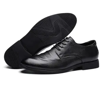 2020 Mænd sko spring nye og store spids tå kjole sko herre casual enkelt sko første lag læder mænd sko