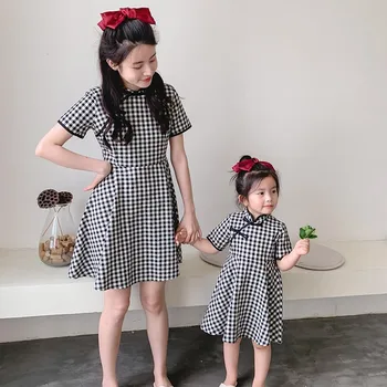 Forældre-barn-sommer kjole mor og datter plaid bryllup kjole Kinesisk stil sommeren 2020 nye net rød kulør
