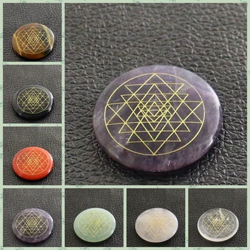 Naturlig Krystal 7-farve Chakra Ornament Gravere Geometriske Trekant Mønster Sri Yantra Yoga, Reiki Meditation Prop Hjem Dekorere