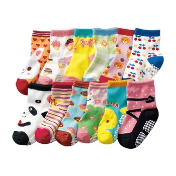 Gratis forsendelse ( 12 par/masse ) bomuld Baby sokker gummi skridsikkert gulv sokker tegnefilm drenge piger kids socks 1-3 år
