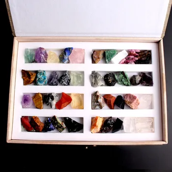 40 Former Masser Blandet Naturlig Krystal Rockstone Mineraler Prøve Uslebne Smykkesten Mini sten Reiki Healing Med en kasse