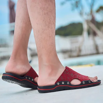 2021 Nye Sommer Mænd Beach Sko Mode Tøfler Afslappede Udendørs Anti Glat Rød Flade Dias Sandaler Læder Flip Flops Sort
